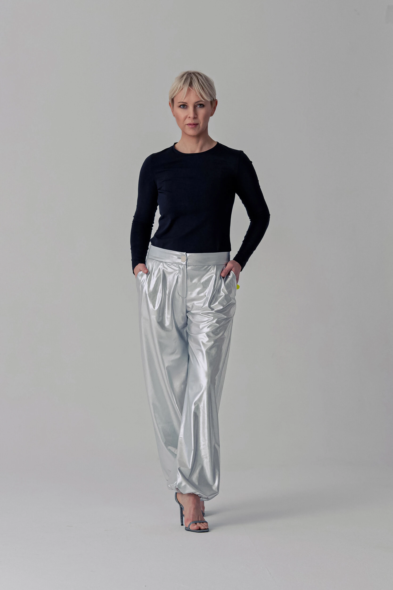 nowoczesne srebrne spodnie z kieszeniami