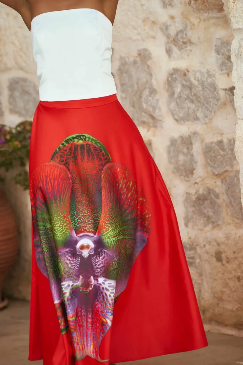 Spódnica Flos Red z pięknym storczykiem Macieja Mańkowskiego, szyta z koła, piękny soczysty kolor, marka JAK, zapinana na zamek, kieszenie boczne